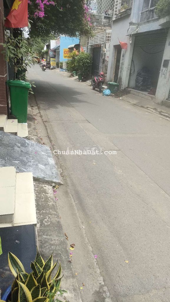 hẻm xe hơi dt 30m2, đường huong lộ 2.binh tân