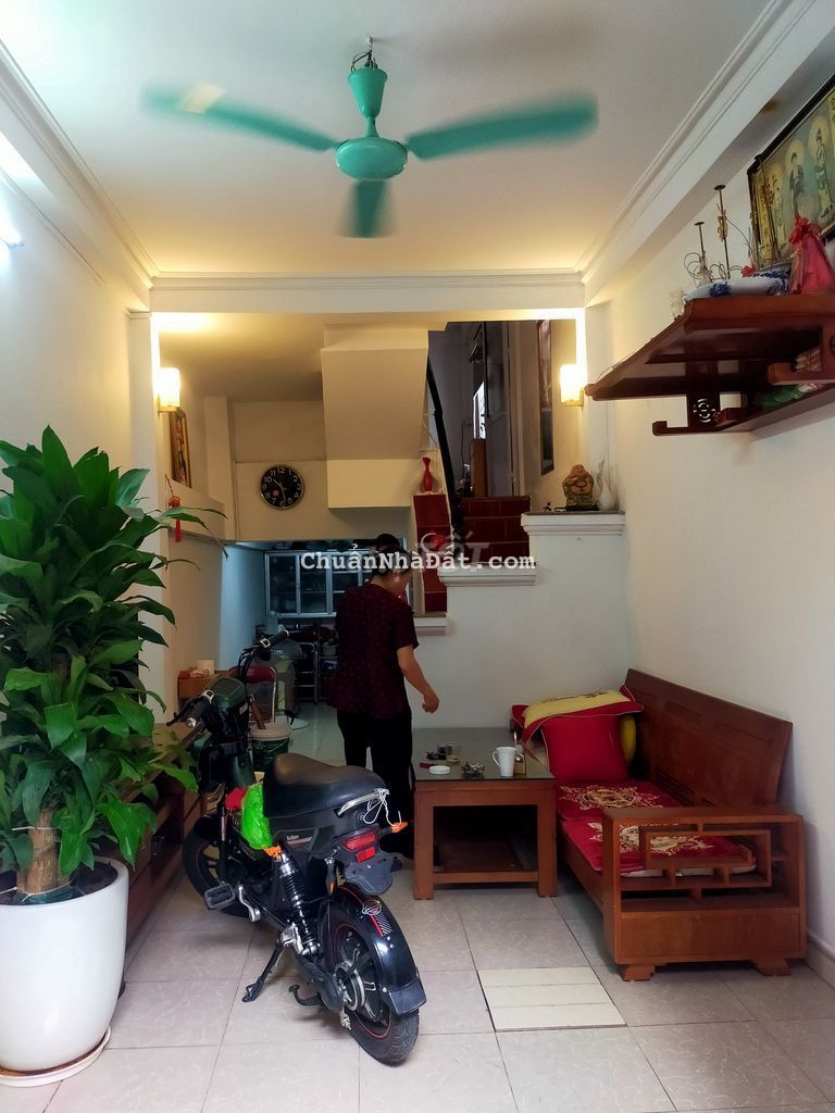 Chính chủ  bán căn nhà vĩnh hưng 35 m2 4 tầng 3 ngủ giá 3,4 tỷ có bớt