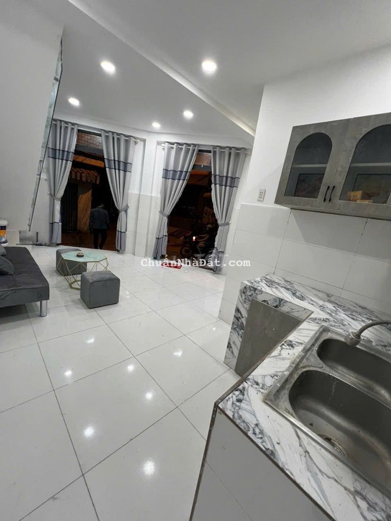 Bán nhà 2 mặt tiền Tỉnh Lộ 10, 45 m2, nhỉnh 3 tỷ