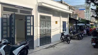 Bán nhà chính chủ khu vực Gần ngã tư Trung Chánh , Nhà thờ Trung Chánh