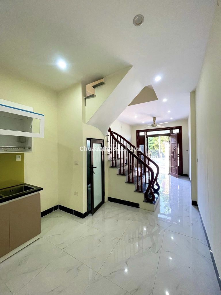 Gần cầu Đại Thành Đông La, 40m2 ô tô đỗ cửa, ngõ thông ô tô