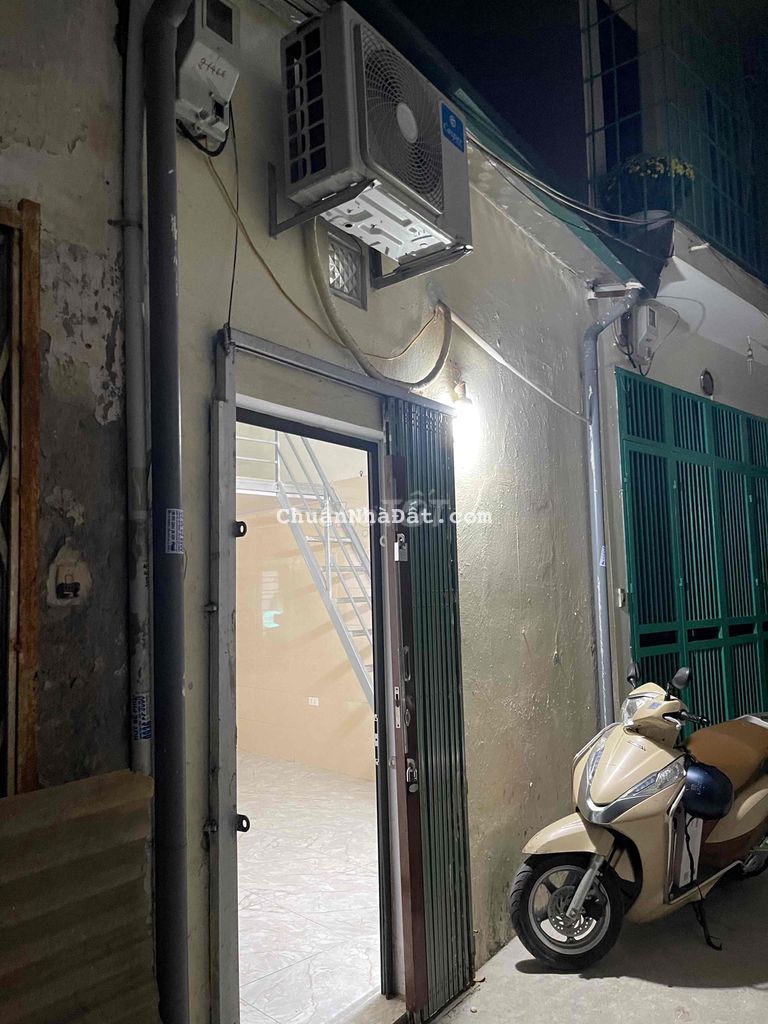 Cho thuê nhà cấp 4 tại ngõ Lao Động, phố Đại la