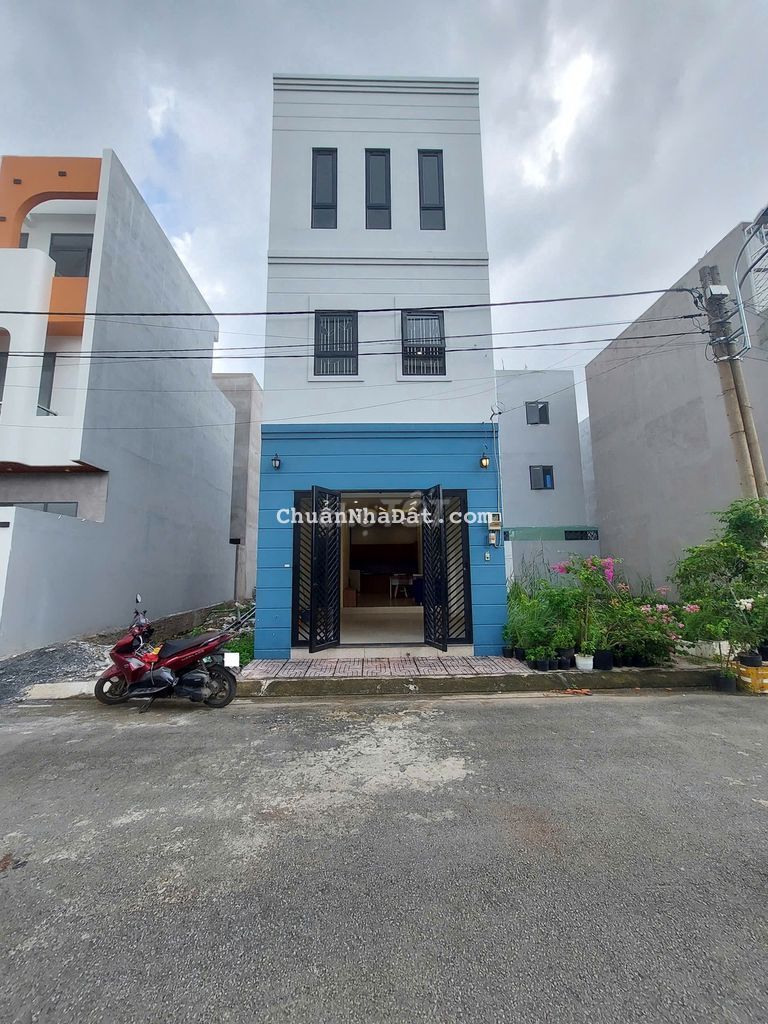 BÁN NHÀ SIÊU ĐẸP – 3 TẦNG FULL NỘI THẤT, GARAGE Ô TÔ, LONG THUẬN