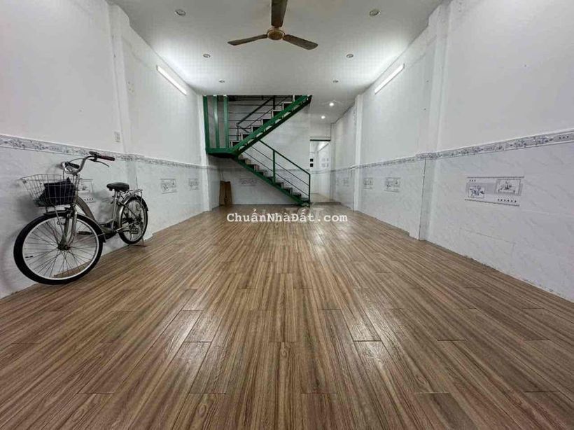 NHÀ TRỆT LẦU NGAY SAU LƯNG CHỢ LỚN