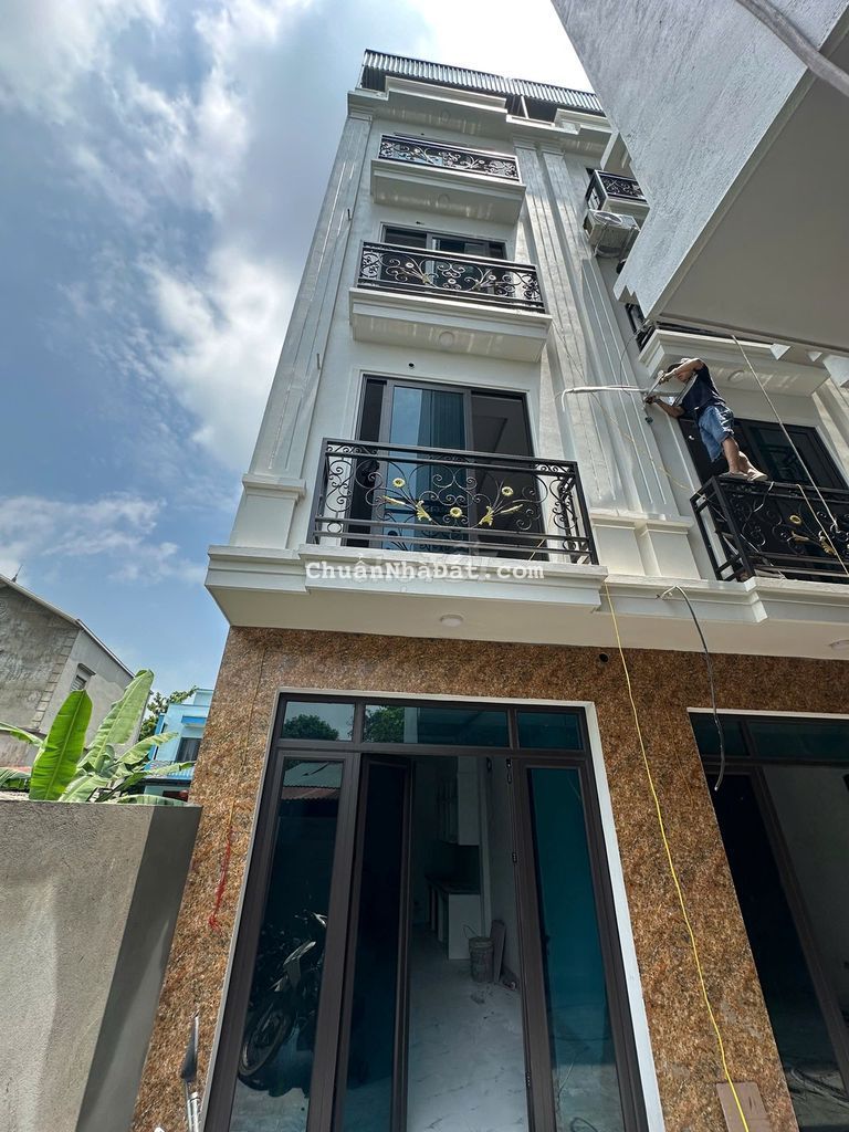 Gấp! Chủ tha thiết bán căn nhà 4 tầng, gần trường Đhoc-giảm chào 200tr