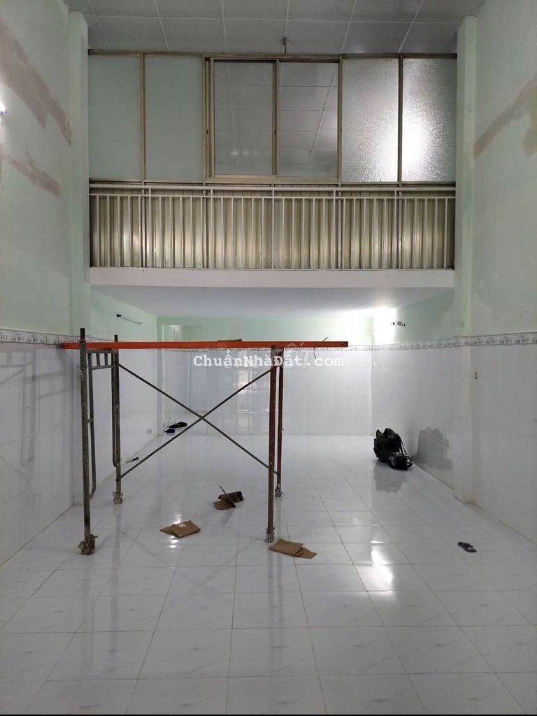 CHO THUÊ NHÀ 4 X 15M TRỆT LỬNG 1PN KÍN SÁT TRƯỜNG CHINH