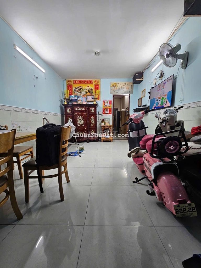 Bán nhà chính chủ Âu Dương Lân Quận 8 62m2, 2 tầng, không quy hoạch.