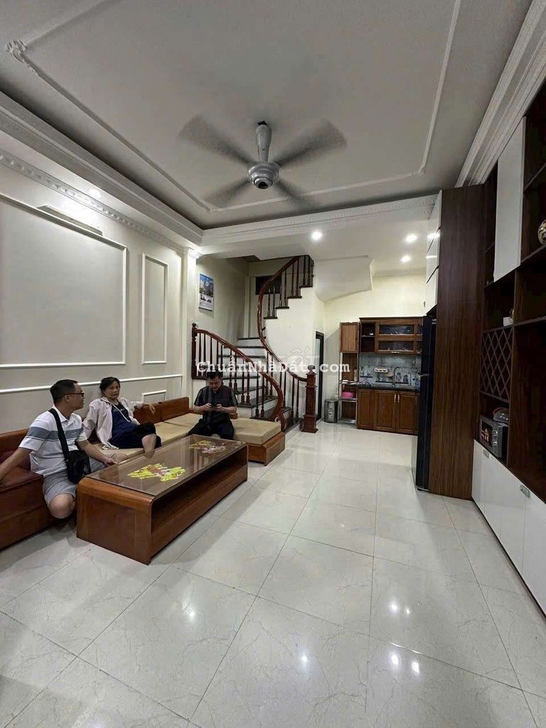 CHO THUÊ NHÀ NGUYÊN CĂN PHỐ ĐÀM QUANG TRUNG, LONG BIÊN (gần AEON)