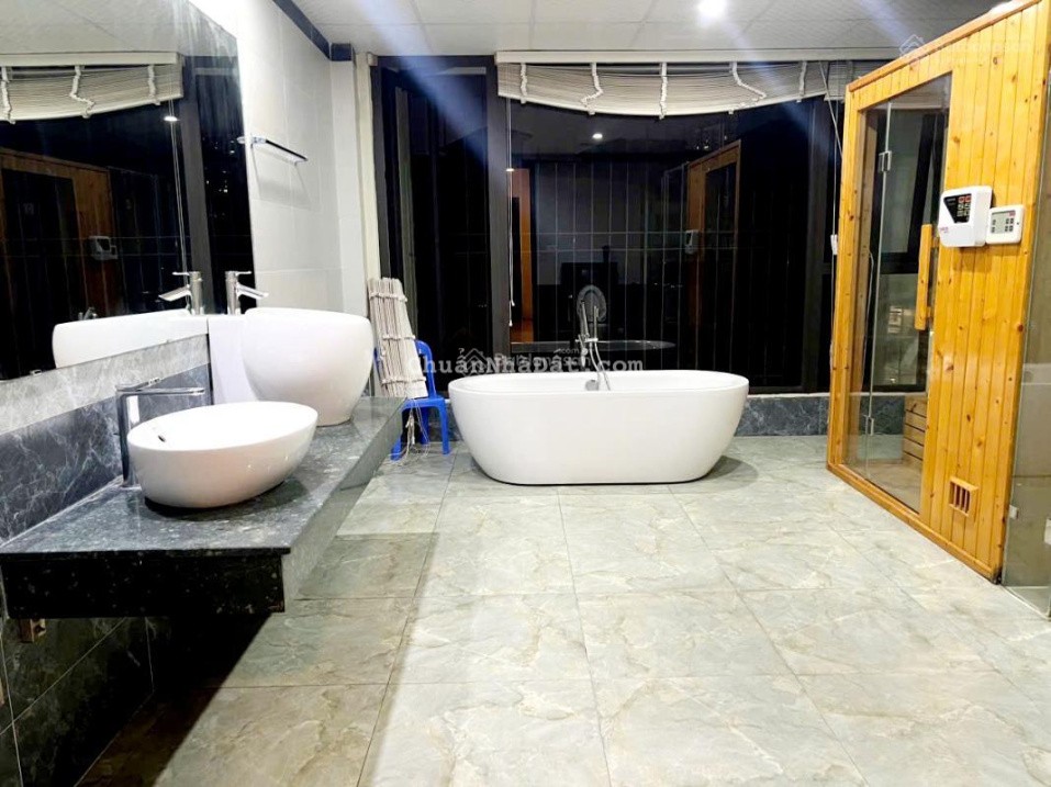 Chủ nhà rất thiện chí bán, giá thương lượng tốt. Tây Hồ 40m2, 6 tầng, MT 5m, tháng máy. 35m ra MP