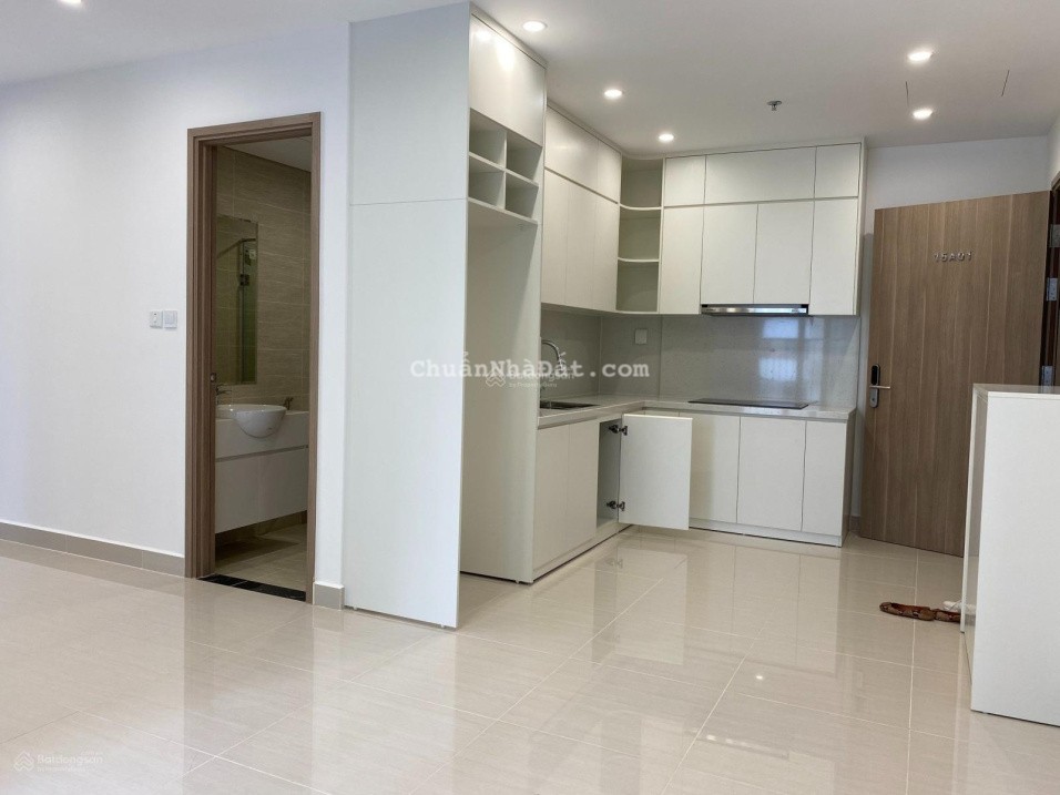 Tôi cần cho thuê căn góc 2 phòng ngủ, 2 vệ sinh nội thất cơ bản tại Vin 10,5tr/th. LH: 0355 921 ***