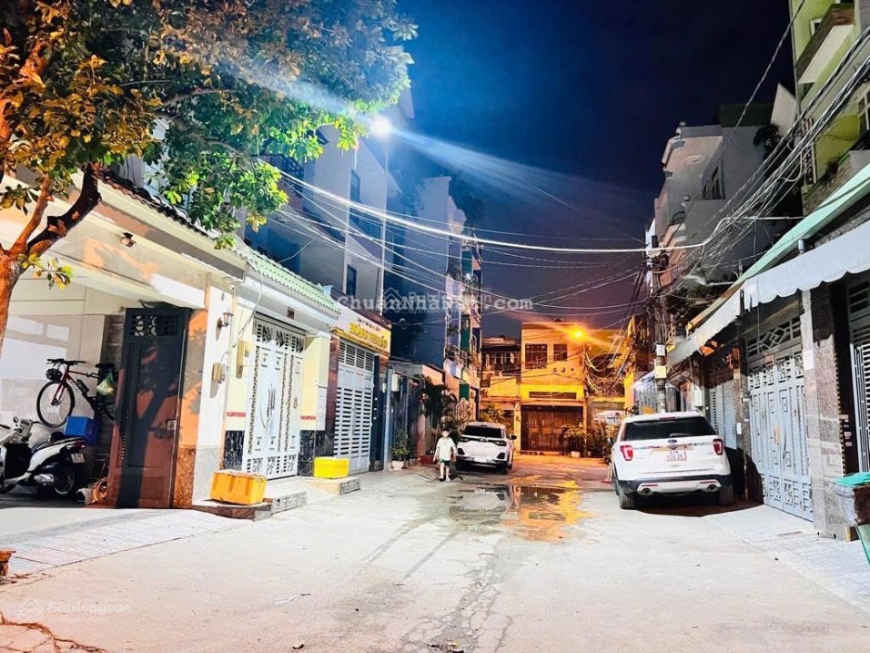 Đáng đầu tư - Phan Huy Ích, khu hot gần Metro - hơn 100m2, ngang 5m vuông, 3 tầng - hơn 12tỷ