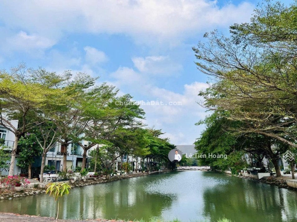 11.2 tỷ căn nhà 90m2 (5x18) view kênh đào đường số Phường Phú Mỹ Quận 7