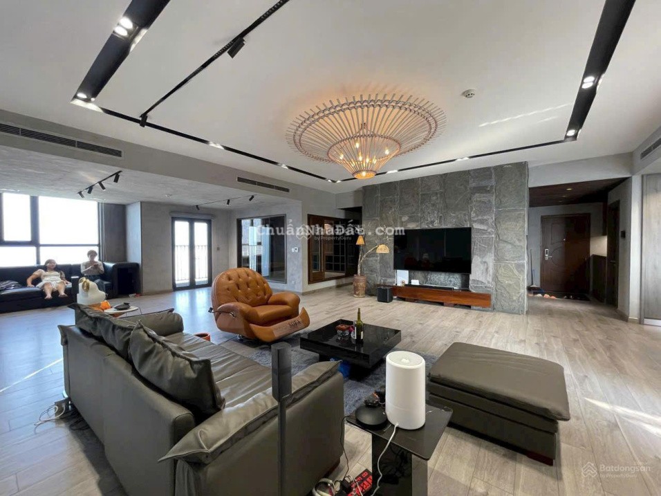 Vợ chồng em bán CH hoa hậu đẹp nhất Học Viện Quốc Phòng 3PN 136m2 căn góc view hồ. Giá 9tỷ3 rẻ nhất