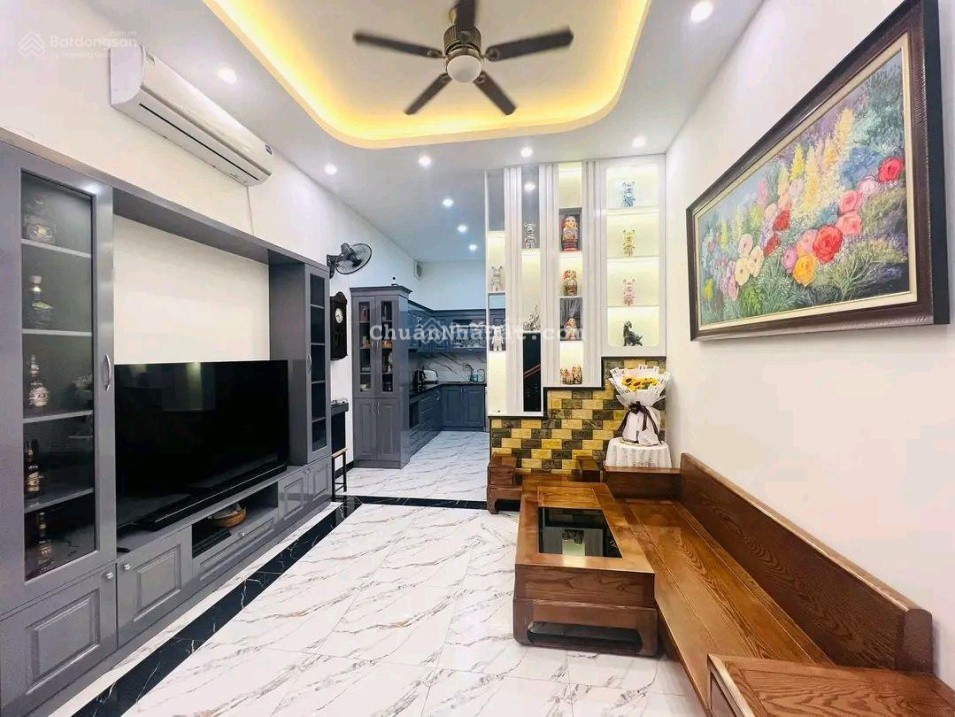 Bán Nhà Hoàng Cầu Đống Đa, 42m2, 4 tầng, ô tô , kinh doanh, gần Mai Anh Tuấn, giá 14.1 tỷ