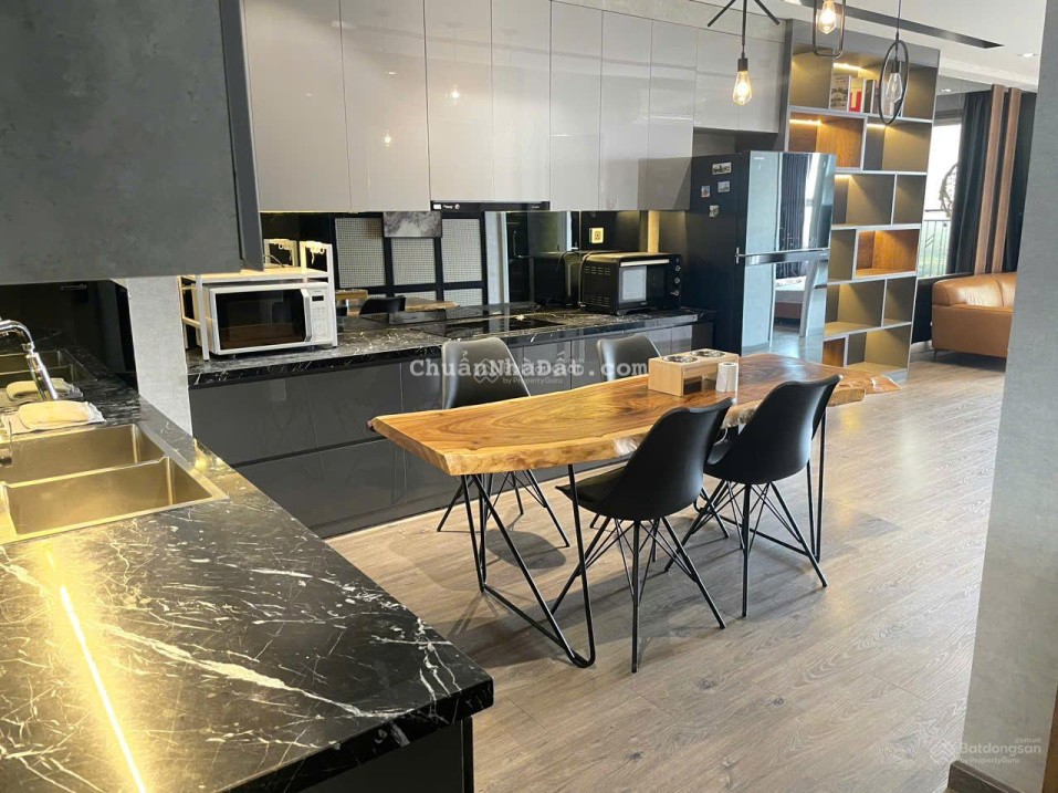 GẤP. Chủ nhà thiện chí bán gấp trong tháng căn hộ 2pn Saigon South view sông lầu cao, giá 5,7 tỷ