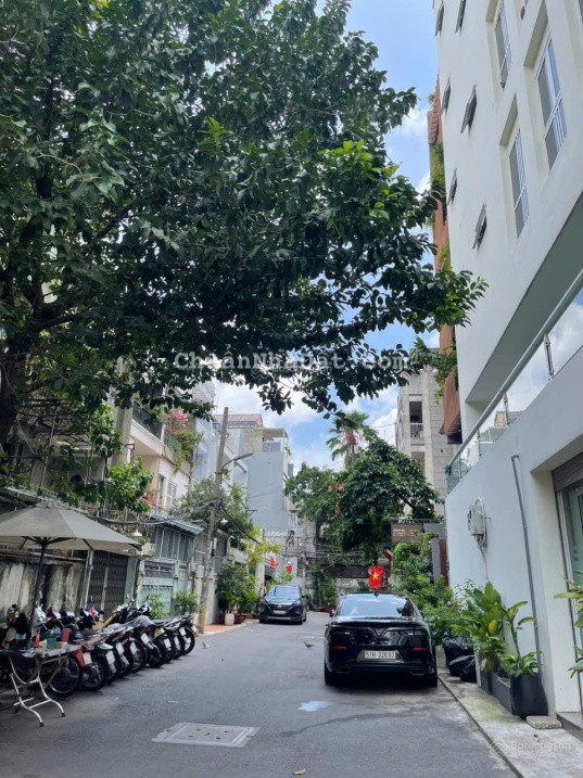 Nhà hẻm 10m đường Hai Bà Trưng, P Võ Thị Sáu, Quận 3. DT 5,1mx22m. 4 tầng. hẻm Víp Quận 3.