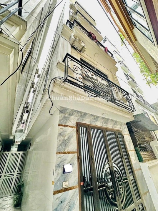 CCMN lô góc Phạm Văn Đồng - 38m2, 5 tầng, 9 phòng - dòng tiền ổn 40tr/tháng giá 9.2 tỷ.