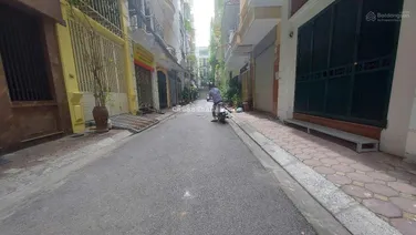 Bán nhà ngay khu Văn Cao - Hoàng Hoa Thám. DT 105m2. MT 8m. Xây 5 tầng. Ô tô tránh nhau