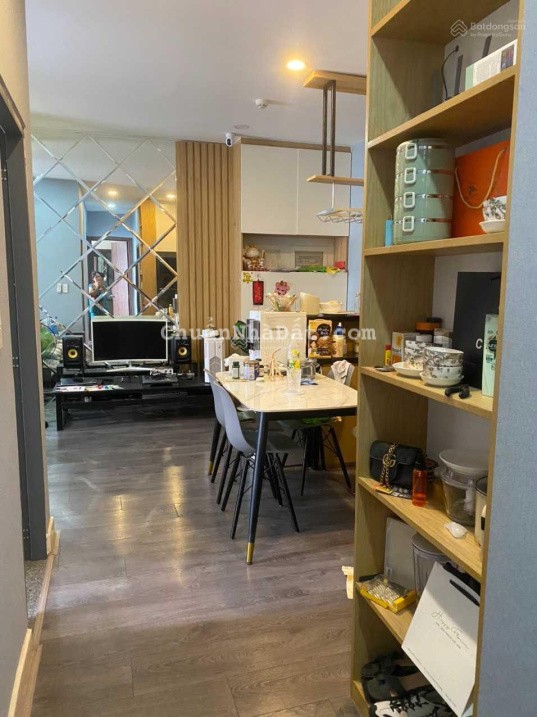 Bán nhanh căn 78m2 2PN 2WC full nội thất đẹp giá 3tỷ200. Liên hệ 0974 025 ***