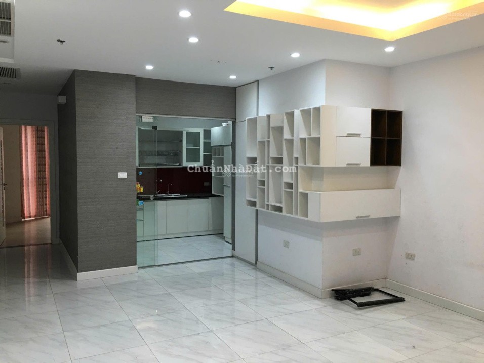 Cho thuê Căn hộ đủ nội thất 112 m2, 2PN, full đồ, Vinhomes Royal City, Thanh Xuân, giá 19 triệu.