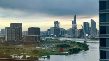 Giá tốt bán 13.95 tỷ căn 2PN view sông Q1, tầng cao tòa Golden (GH10) kế căn góc sát sông view vip