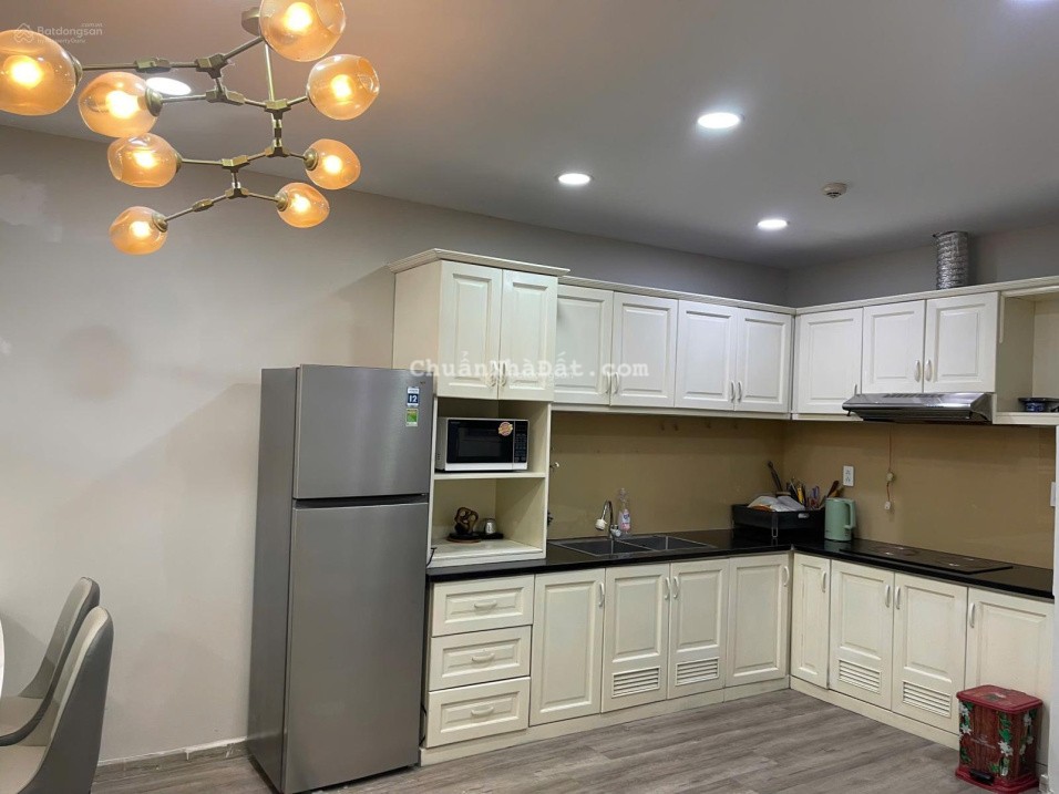 Cho thuê căn hộ 2PN 2WC đầy đủ nội thất The Gold View quận 4