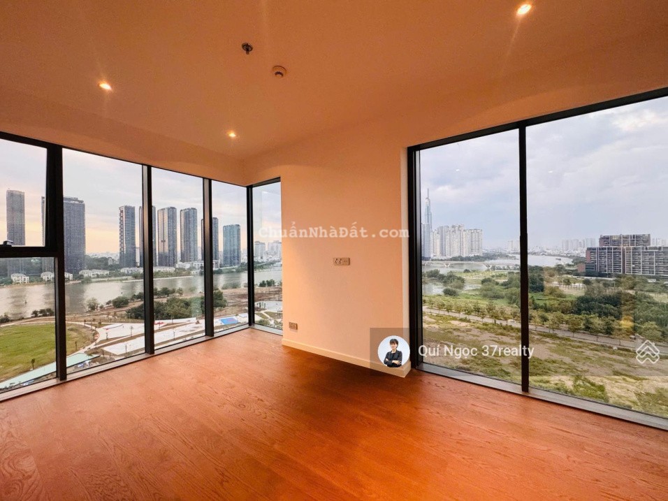 Bán 3PN Crest 129m2, tầng cao view sông không chắn