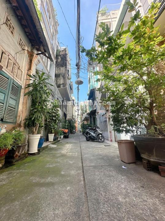 Chính chủ bán gấp nhà Võ Văn Kiệt - Cầu Ông Lãnh, hẻm ô tô, cách mặt tiền 50 mét, giá rẻ đầu tư