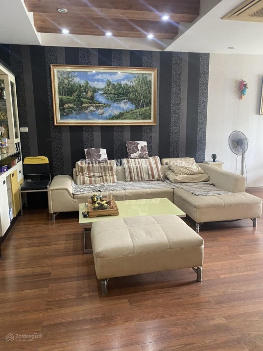 Cho thuê nhà 57 Láng Hạ, DT 193m2, có 3 PN, 2 phụ, nhà có nội thất đầy đủ, giá 25 triệu/tháng