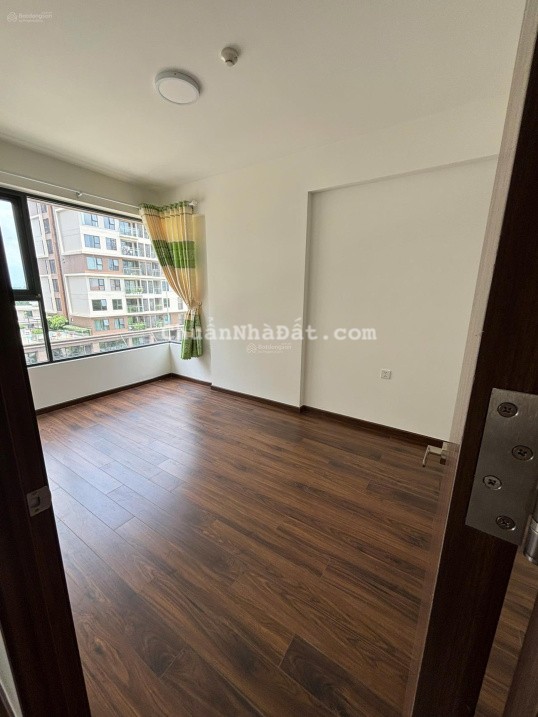 Cho thuê căn 95m2 nhà trống có rèm giá 11.5 tr Mizuki park LH:0915 765 ***