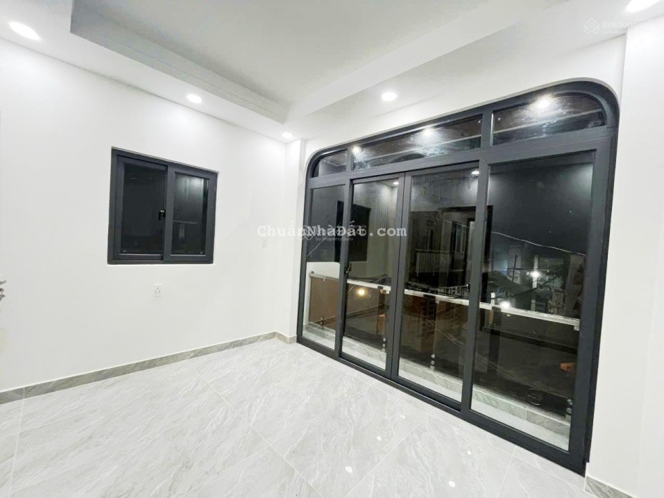 Q4 nhà đẹp . Shr 40m2 . 3 tầng BTCT. Kdc hiện hữu dân trí cao. Chỉ 4.949 tỷ còn Tl