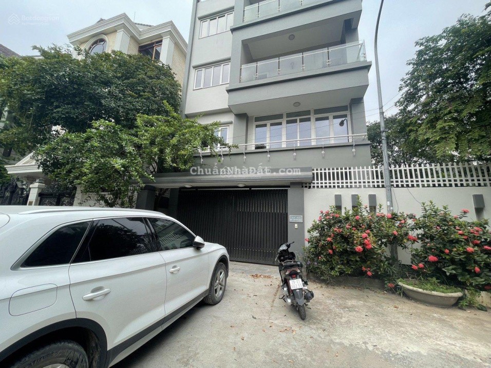 Cho thuê nhà riêng tại ngõ 279 Đội Cấn đường ô tải đỗ cửa 130m x 5 tầng rộng rãi làm vp hoặc ở 30tr