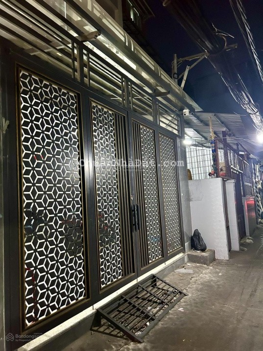 Bán nhà đường Xóm Chiếu kiểu CHDV, gần trường học, Ủy ban, ngay chợ. Thông ra Nguyễn Tất Thành