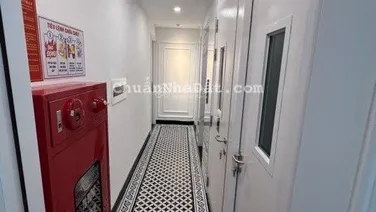 Quốc Tử Giám có toà nhà căn hộ dịch vụ thiết kế Châu Âu 8 tầng thang máy dòng tiền siêu tốt