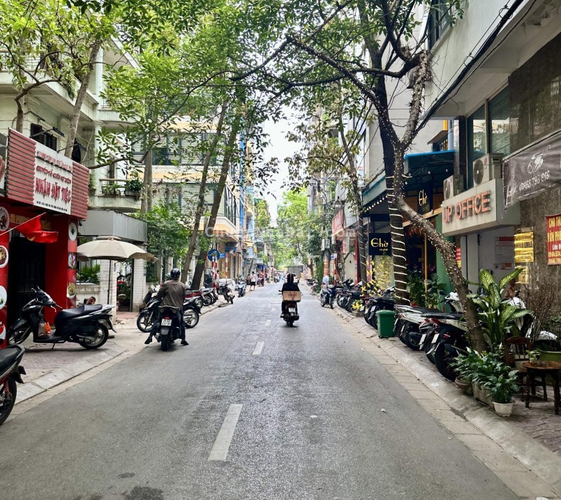 Cần Bán Nhà Phố Nghĩa Đô, Quận Cầu Giấy. DT 85m2 x 5T, MT 5m. Vị trí rất đẹp, Đường Ôtô Tránh nhau