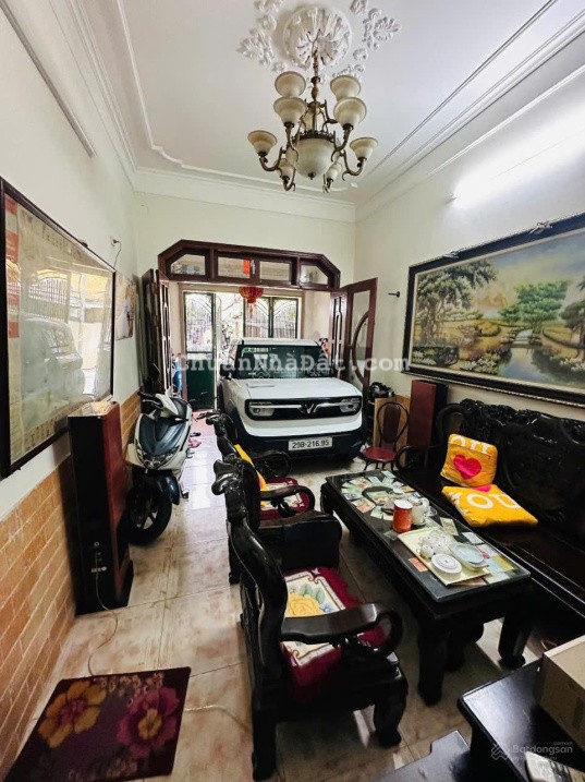 nhà dân xây kiên cố  ngõ oto tránh  kinh doanh sầm uất  vài bước ra ga cát linh