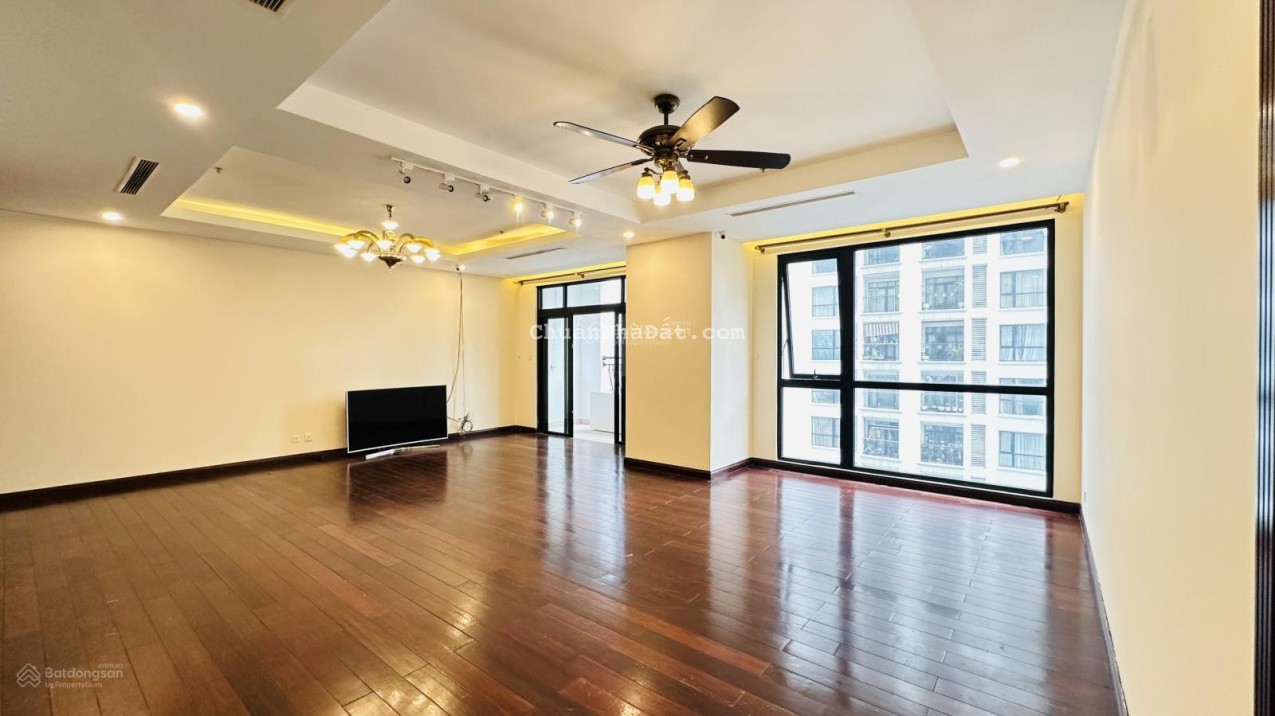 Chính chủ bán căn 4 ngủ 235m2 tại Trung Hòa Nhân Chính tòa 17T4, NTCB, ban công Đông Bắc, sổ đỏ