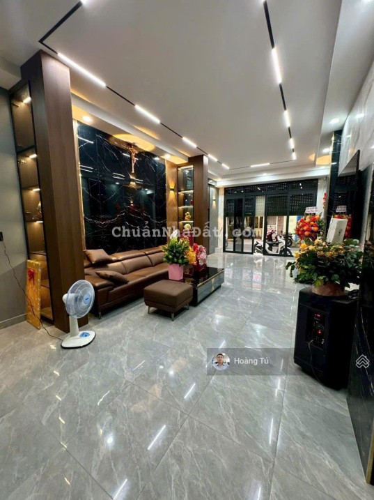 Cần bán nhà HXH 8m Lạc Long Quân, (4.5x11m), 3 tầng nhà mới full nội thất ở liền giá: 8.8 tỷ TL