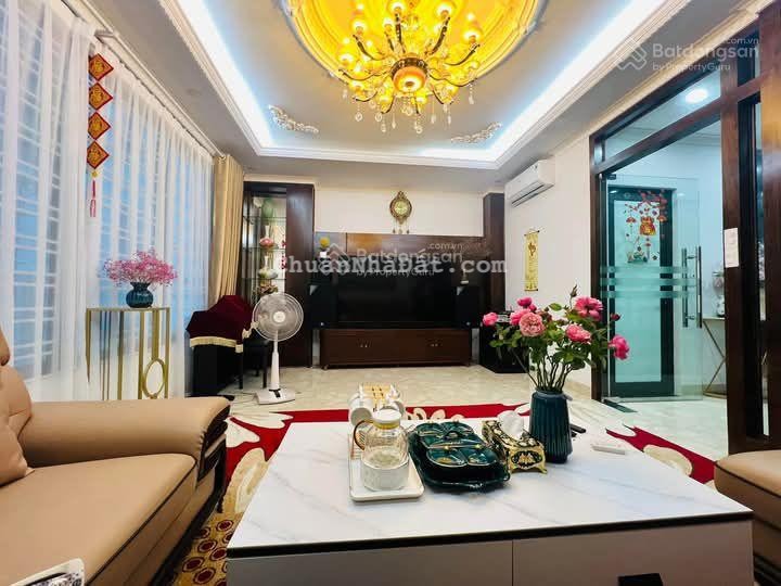 Bán gấp nhà Hoàng Quốc Việt, phân lô, ô tô, thang máy, ở cực VIP, 75m2*7T