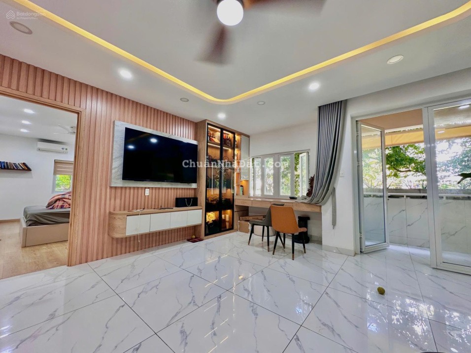 Bán căn hộ Hưng Vượng 2, DT 148m2, có bancong rộng lớn, 3PN 2WC, full NT, giá 8,2 tỷ - hàng hiếm