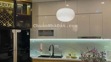 Bán gấp căn hộ chung cư Central Field 219 Trung Kính To 2 ngủ 2vs 2 ban công, đẹp mới có slot ô tô