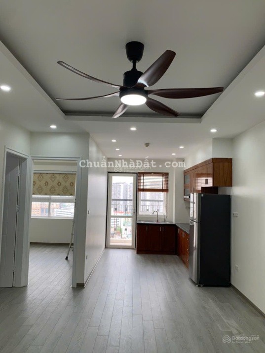 Gia đình cần bán gấp căn 2 p ngủ 2WC 70m2 chung cư Đại Kim Building, phố Trần Hoà, giá 4,55 tỷ