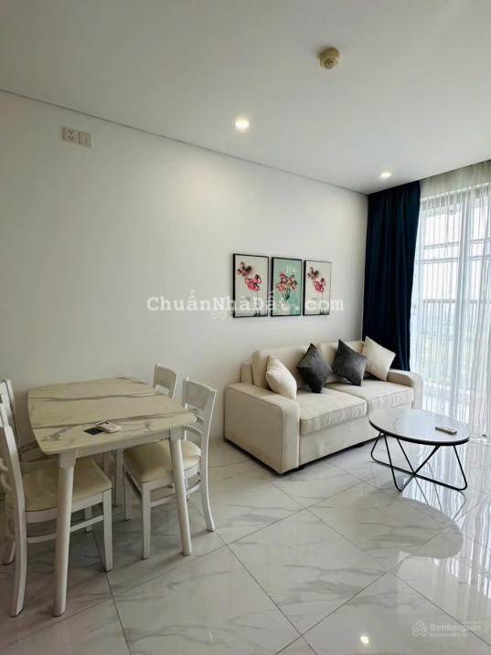 Chính chủ gửi bán căn hộ tại The Sun 98,92m2. Thiết kế 3PN full nội thất sổ chính chủ. Giá 6tỷ3