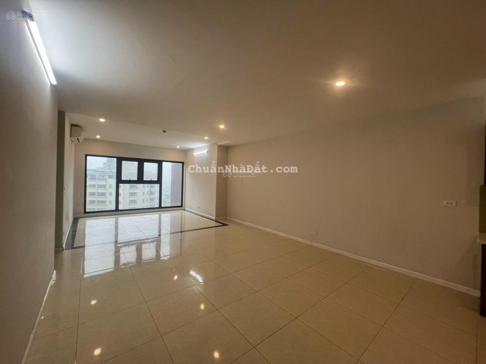 Bán gấp CHCC HPC Landmark 105, giá: 7.25 tỷ. Diện tích: 135m2, 4PN, 3WC. Pháp lý đầy đủ