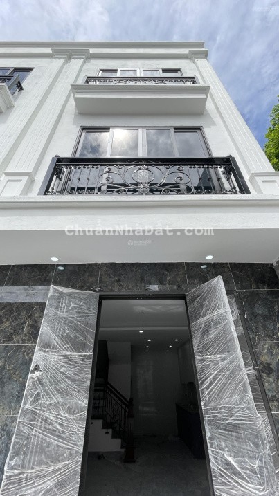 Bán nhà Phụng Châu, sát Hà Đông, ô tô đỗ sát nhà, DT 30m2 x 3 tầng, chỉ 2,480 tỷ. LH 0968 530 ***