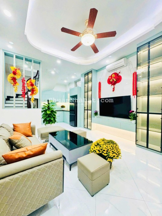 Đỉnh nóc! Bán nhà Xuân La, lô góc 2 thoáng, nhà mới cứng, gần Hồ Tây, full nội thất, 36m2*5T