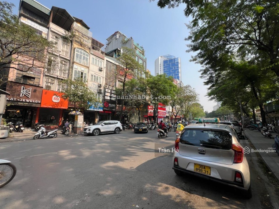 Ô Tô Qua Nhà Ô Tô Tránh DT:40m x 5T -5 ngủ đủ công năng mới đẹp ở ngay Gần Nhà Thờ Phùng Khoang