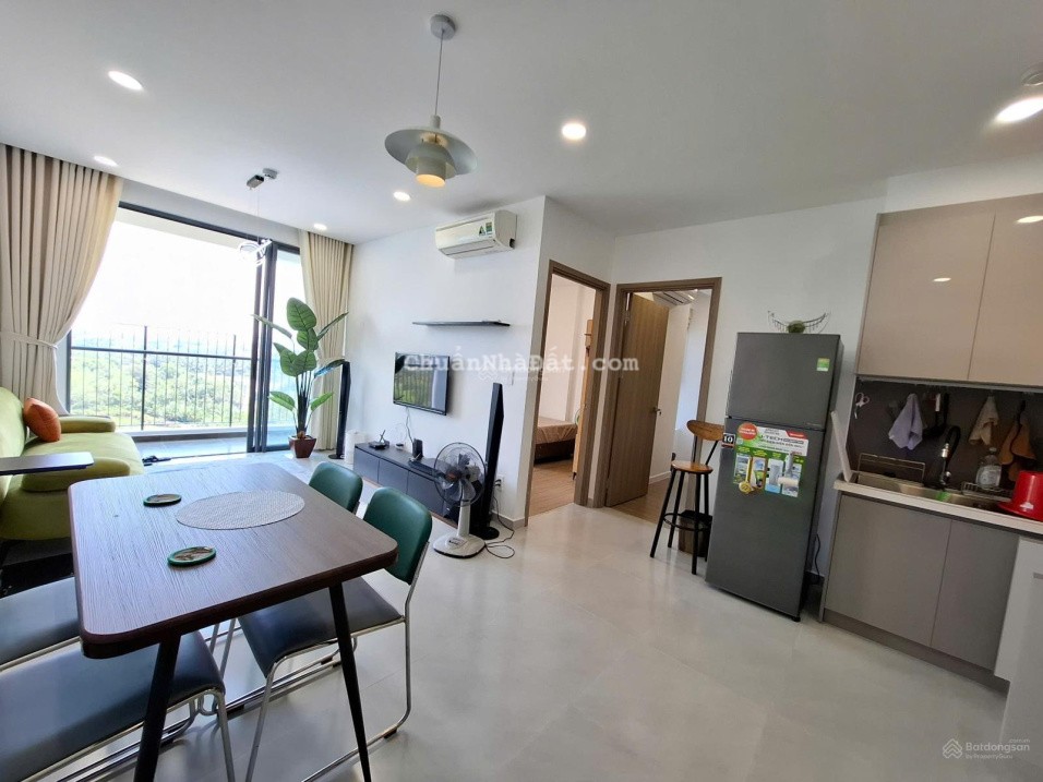 Căn hộ view hồ bơi, 63m2, cho thuê 5 triệu/tháng, 0919 838 ***