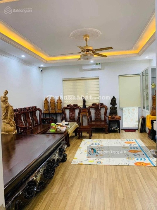 Cần bán nhà phố Bồ Đề vị trí hiến 60m2 - nhà 4 tầng, mặt tiền rộng, giá 16.5 tỷ