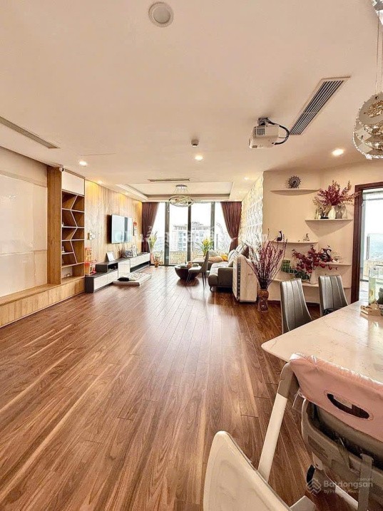 Em Tú gửi bán chung cư N01- T8 Ngoại Giao Đoàn 134 m2 3 ngủ full đồ chỉ 15 tỷ 0948 031 ***